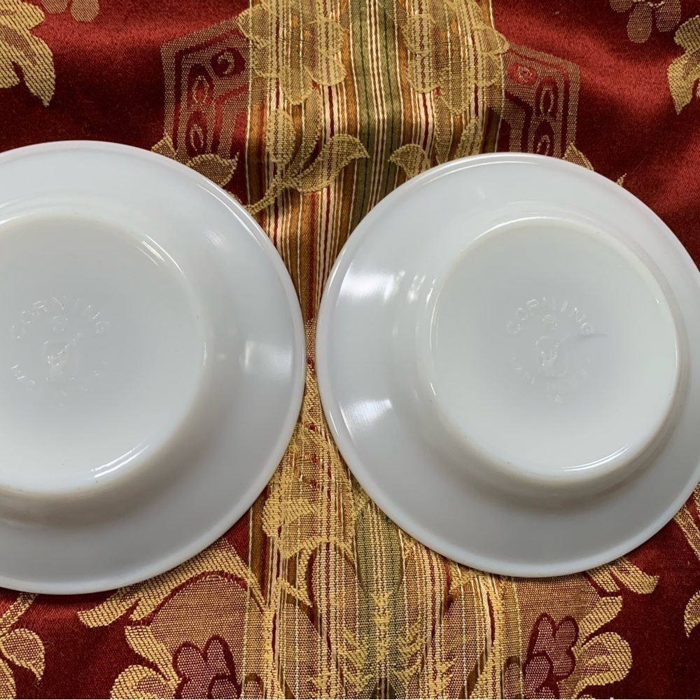Vintage Set of Pyrex Cups and Set of Corning Saucers - Picture 3 of 4